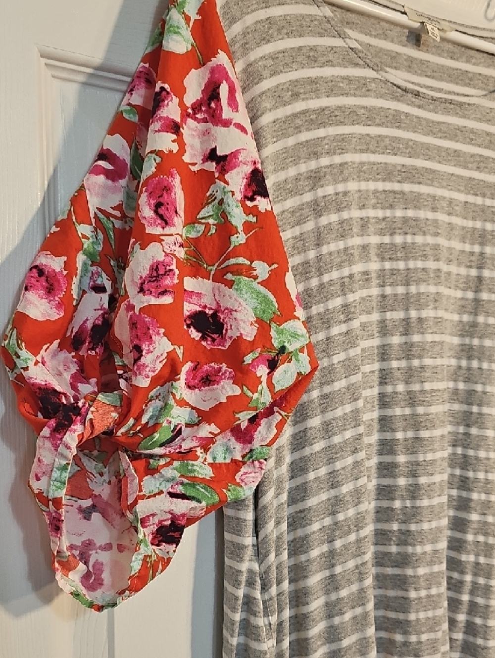 Umgee Gray and White Striped Tunic with Floral Puff Sleeves - Picture 5 of 6